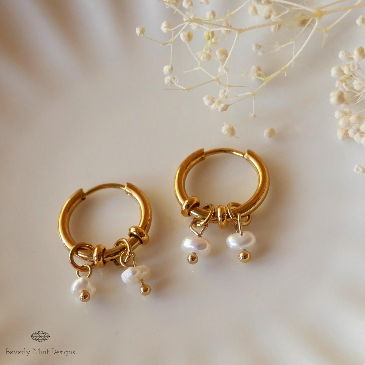 Mini Pearl Huggie Earrings , Small Hoop Pearls , Pearl Glow , Minimalist Pearl Huggie Earrings, Minimal Huggie Earrings, Gift For Her