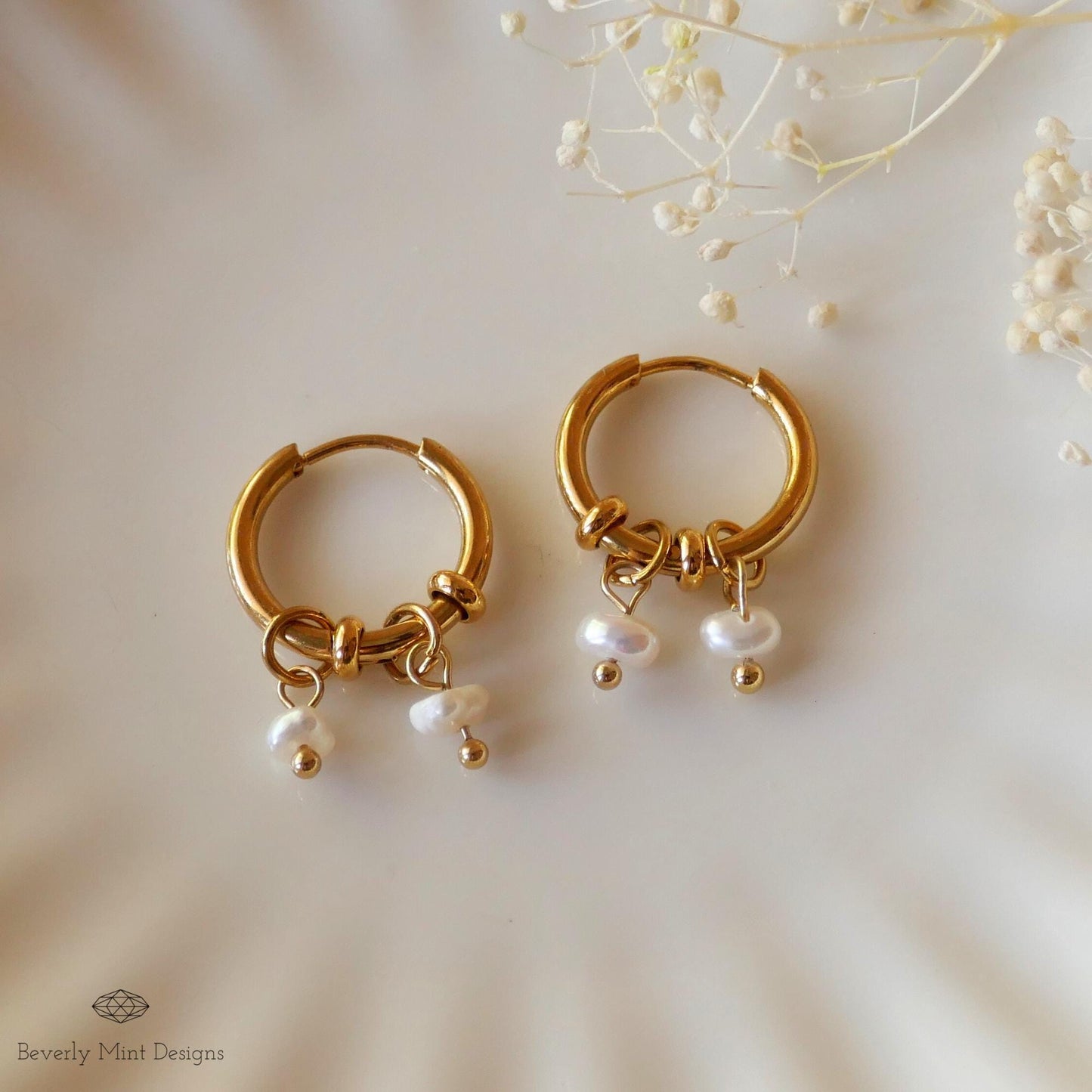 Mini Pearl Huggie Earrings , Small Hoop Pearls , Pearl Glow , Minimalist Pearl Huggie Earrings, Minimal Huggie Earrings, Gift For Her