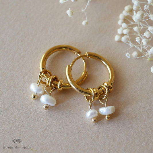 Mini Pearl Huggie Earrings , Small Hoop Pearls , Pearl Glow , Minimalist Pearl Huggie Earrings, Minimal Huggie Earrings, Gift For Her