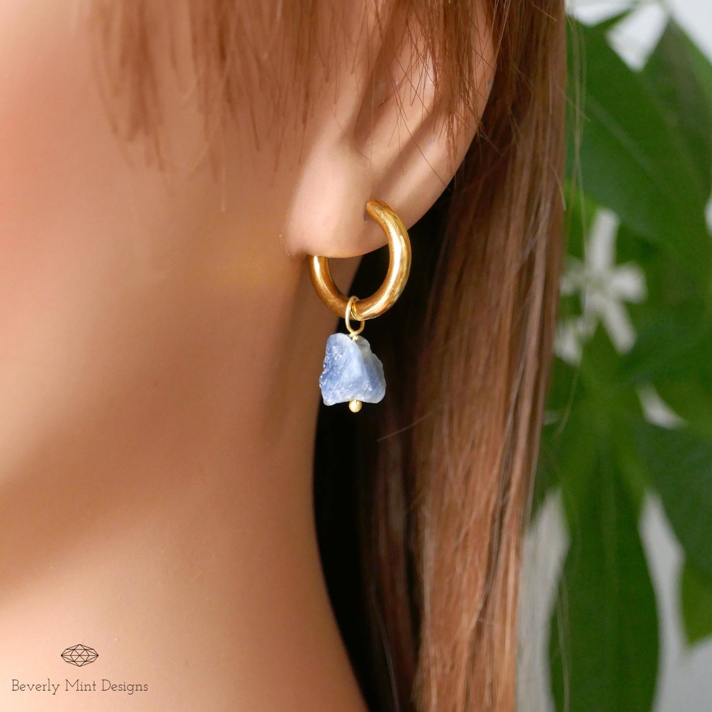 Raw Sapphire Stone Earrings, 18K Gold Huggie Hoop Earrings with September Birthstone, Blue Stone Earrings , Blue Jewelry, Gift For Her