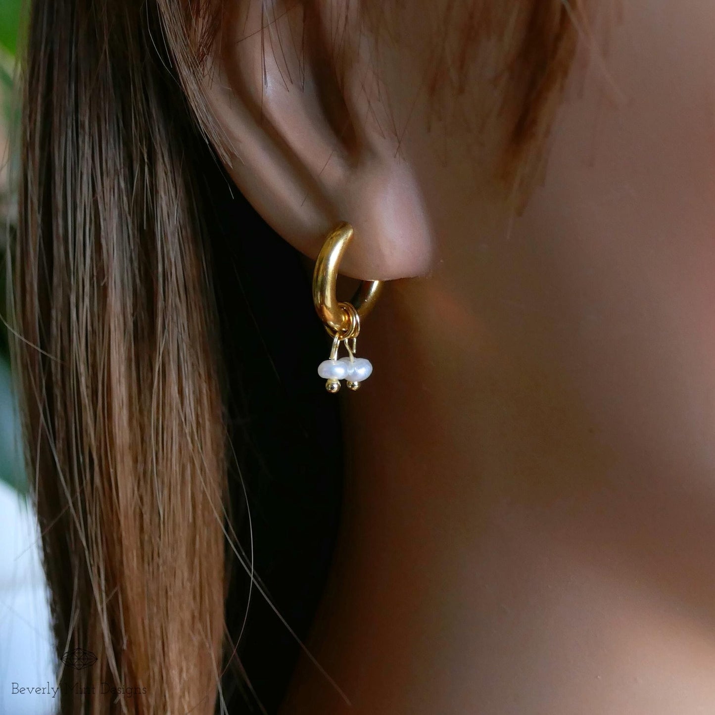 Chunky Huggie Earrings with Mini Pearls , Gold Hoop Earrings , Chunky Hoop with tiny beads , Pearl Glow , Minimalist Pearl Jewelry