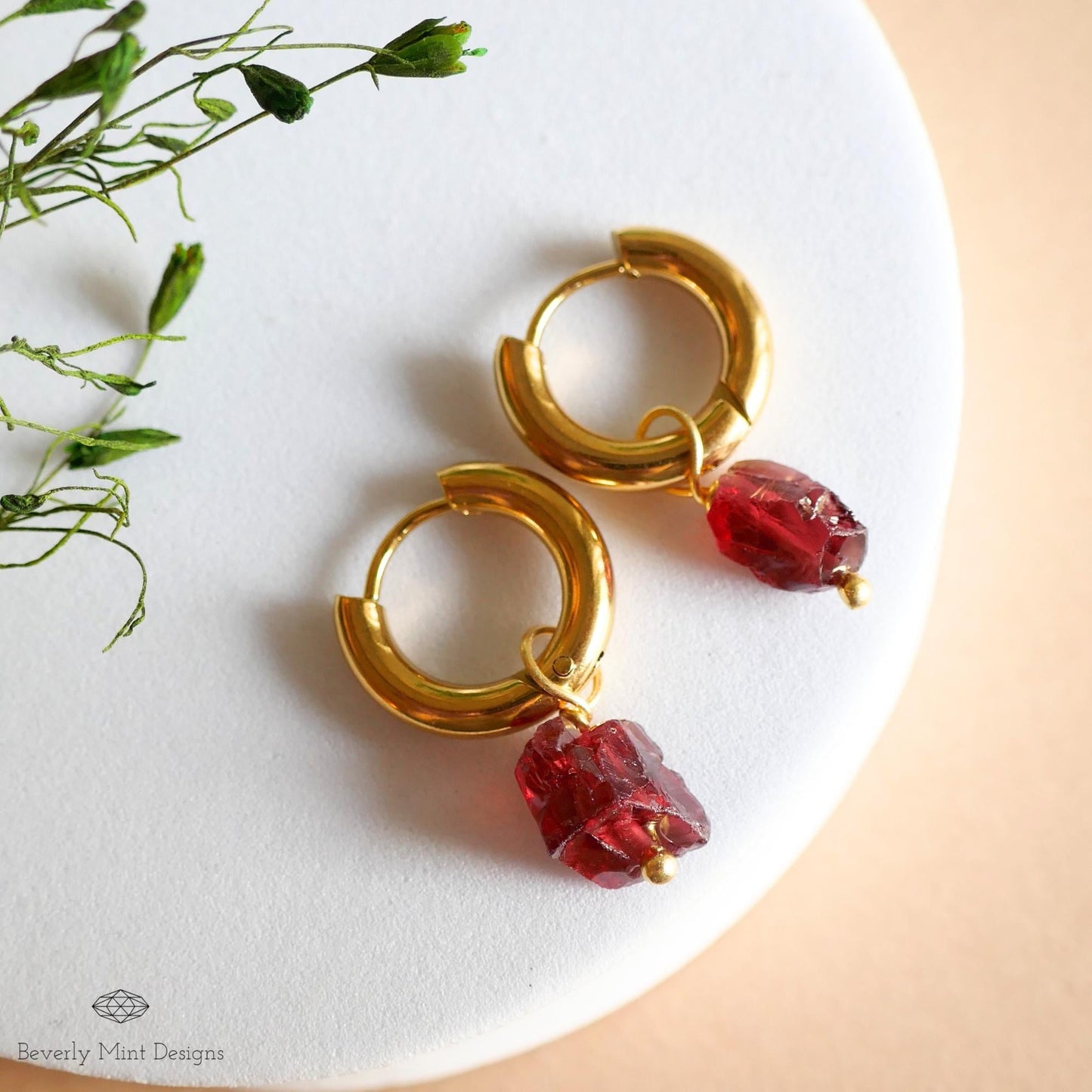 Red Raw Stone Earrings, 18K Gold Huggie Hoop Earrings with January Birthstone, Raw Garnet Stone Earrings , Red Earrings , Chakra Stone Gift
