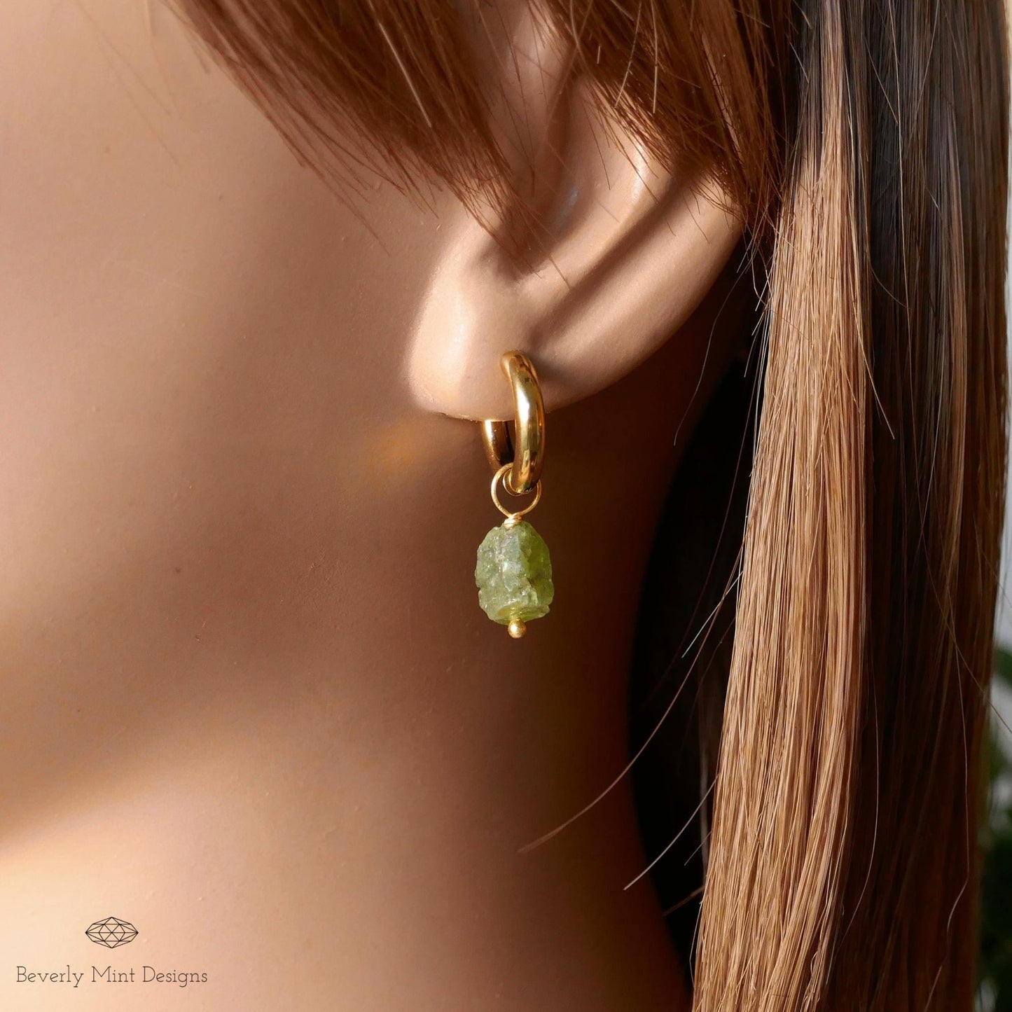 Raw Peridot Earrings, Green Raw Stone Earrings, 18K Gold Huggie Hoop Earrings with August Birthstone, Green Earrings, Chakra Stone For Gift