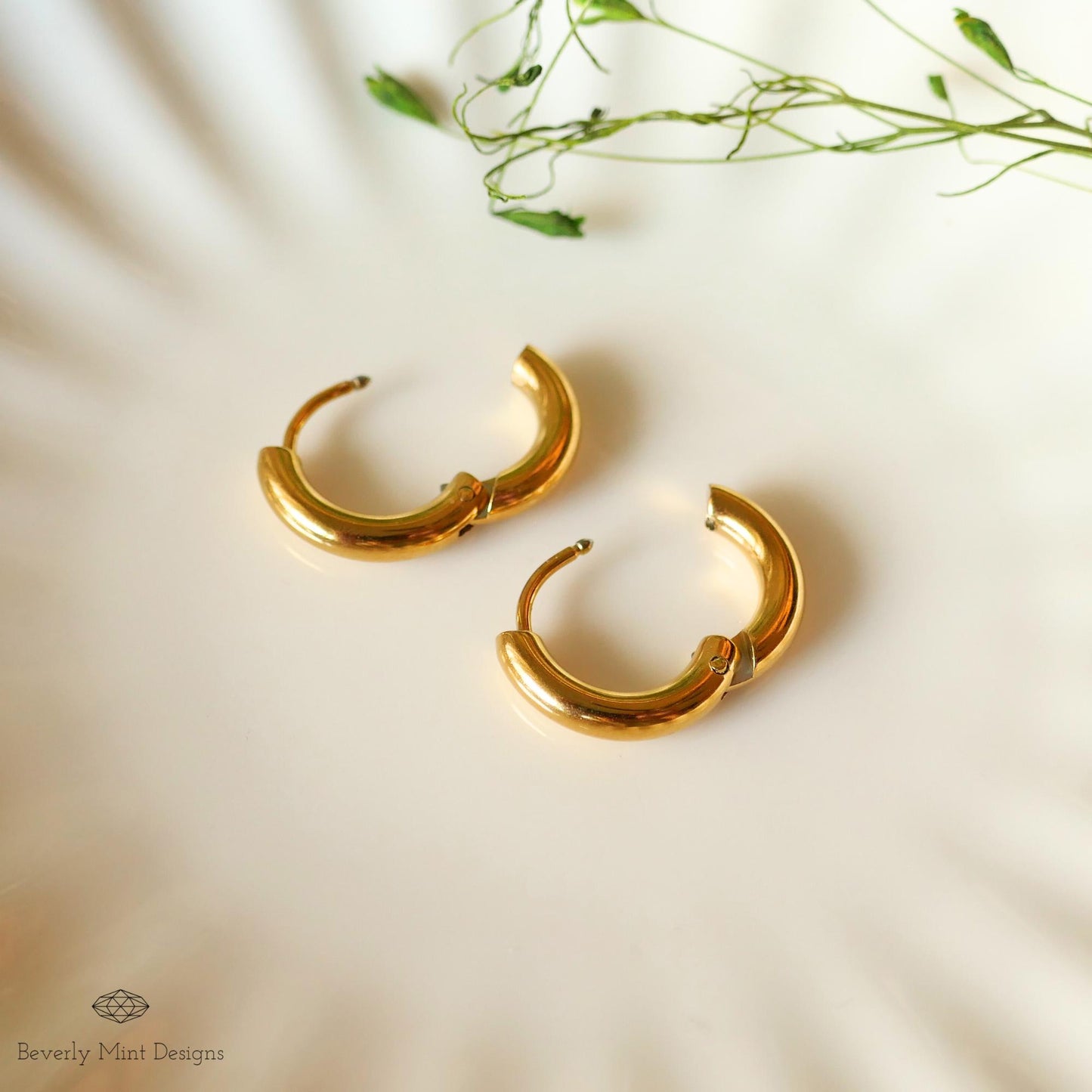 Gold Huggie Hoop Earrings , Chunky Gold Hoops, Minimalist Everyday Earrings ,18K Gold Plated Huggies , Dainty Gold Earrings