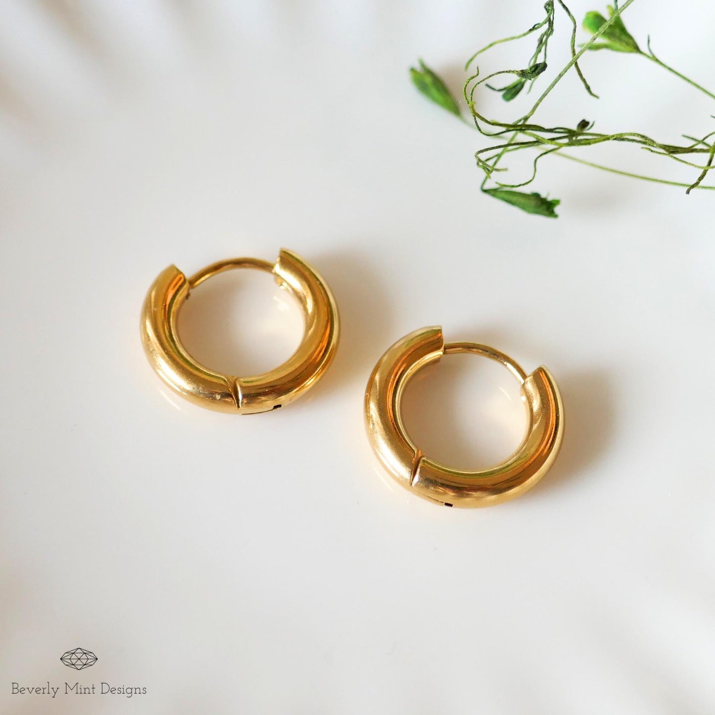 Gold Huggie Hoop Earrings , Chunky Gold Hoops, Minimalist Everyday Earrings ,18K Gold Plated Huggies , Dainty Gold Earrings