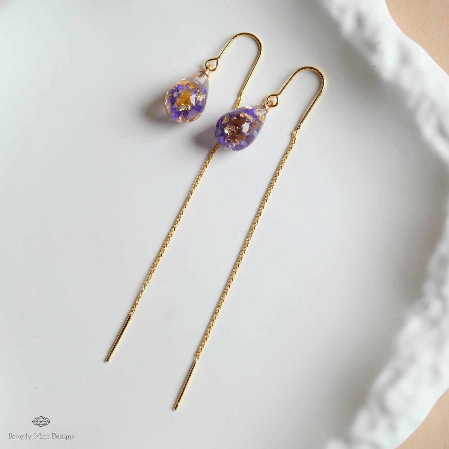 Pressed Flower Threader Earrings, Gold Chain Earrings, Resin Floral Jewelry, Dainty Drop Earrings, Nature Inspired Gift for Her