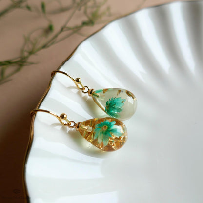 Pressed Flower Resin Earrings, Green Floral Drop Earrings, Gold Flake Jewelry, Nature Inspired Jewelry, Botanical Earrings, Gift For Her