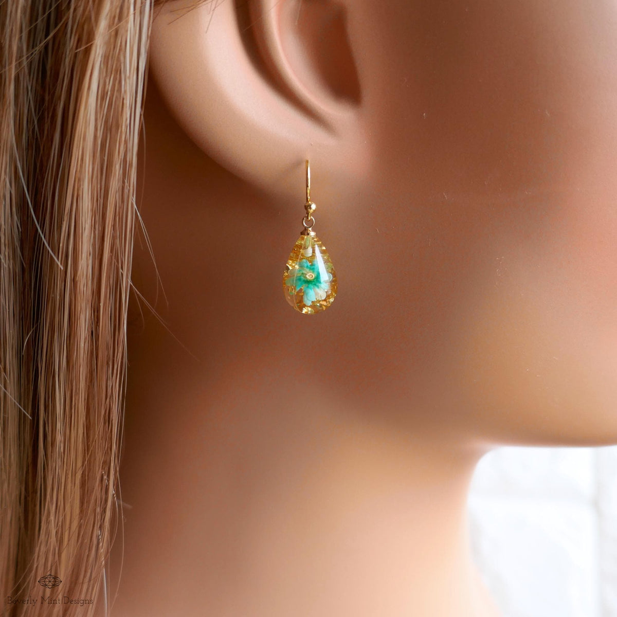 Pressed Flower Resin Earrings, Green Floral Drop Earrings, Gold Flake Jewelry, Nature Inspired Jewelry, Botanical Earrings, Gift For Her