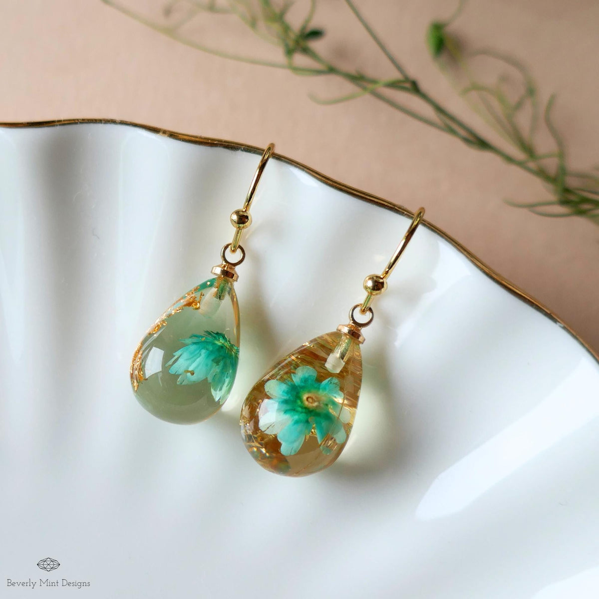 Pressed Flower Resin Earrings, Green Floral Drop Earrings, Gold Flake Jewelry, Nature Inspired Jewelry, Botanical Earrings, Gift For Her