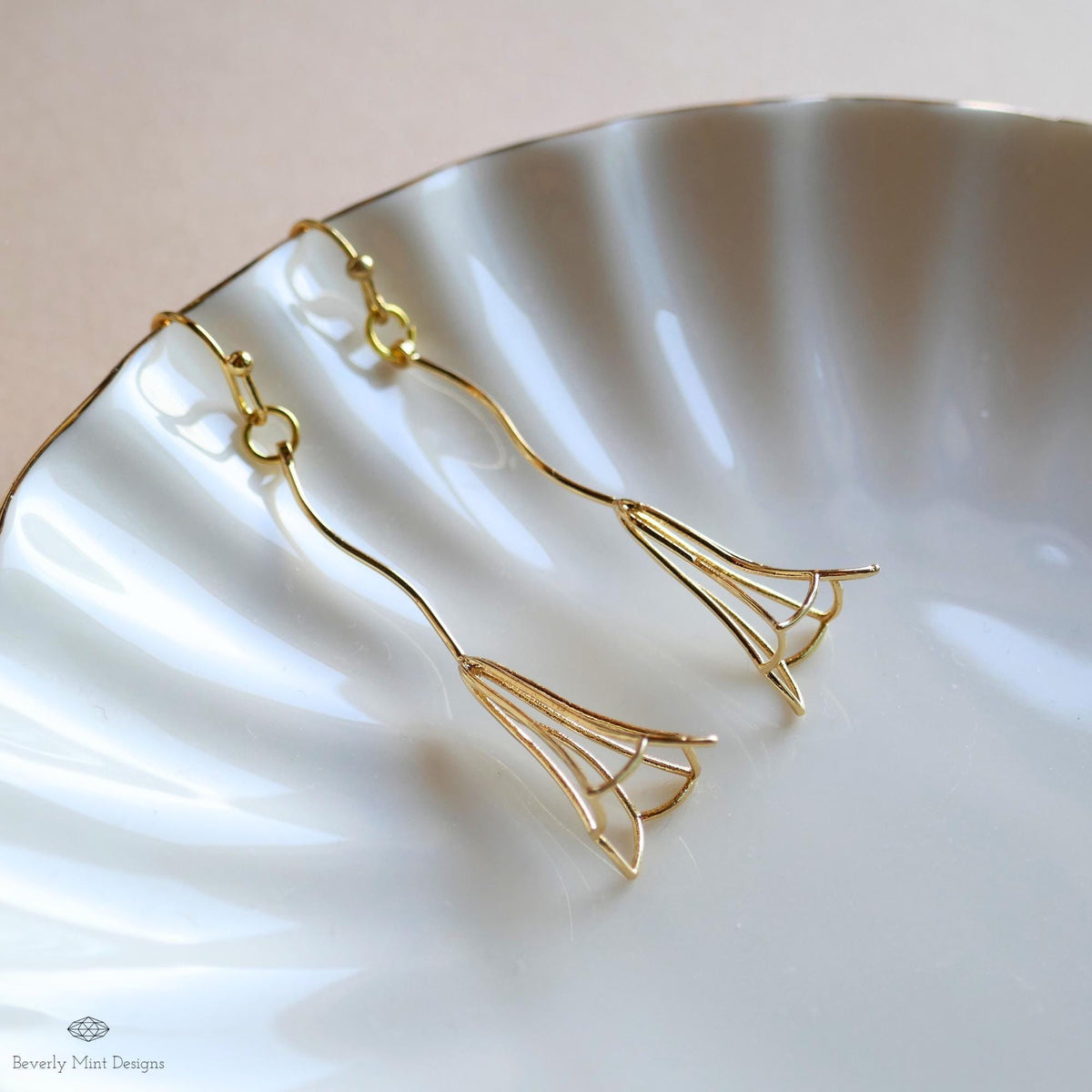 [Etsy 4368782339 image 4/7 id 7621701152] Gold Flower Drop Earrings , Dainty Floral Wire Earrings, Minimalist Nature Jewelry