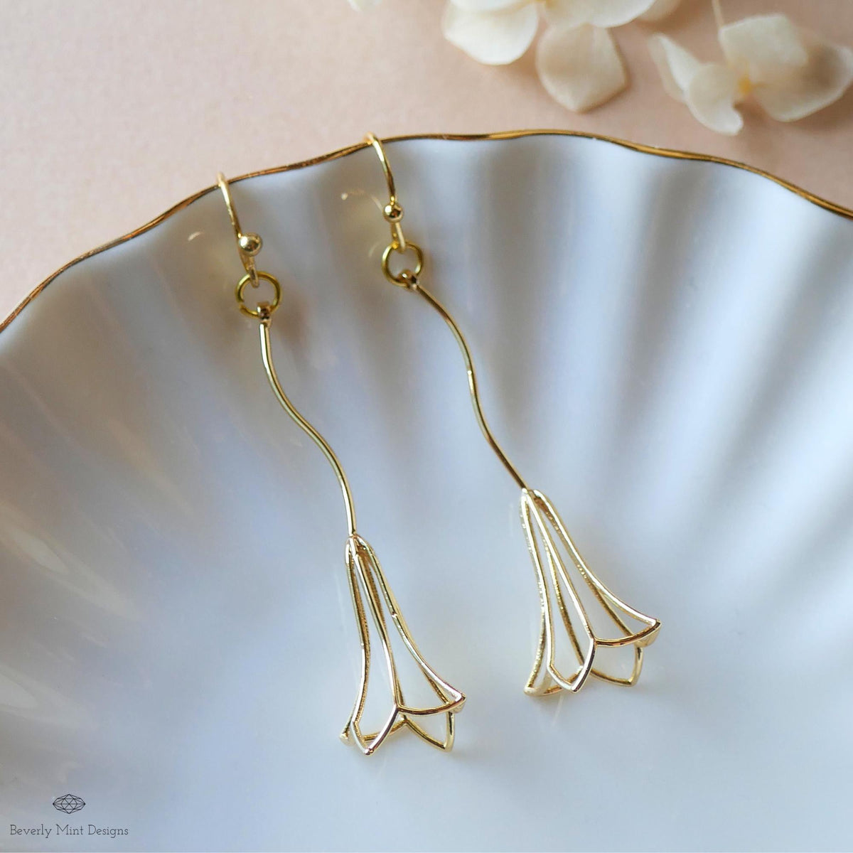 [Etsy 4368782339 image 5/7 id 7621701240] Gold Flower Drop Earrings , Dainty Floral Wire Earrings, Minimalist Nature Jewelry