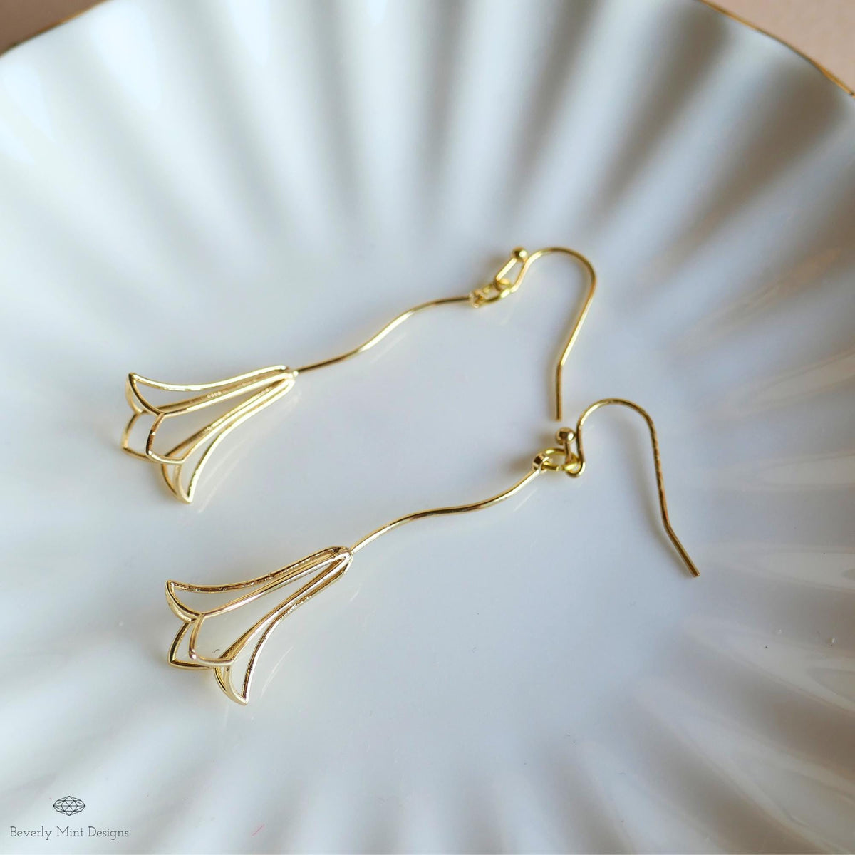 [Etsy 4368782339 image 6/7 id 7669649049] Gold Flower Drop Earrings , Dainty Floral Wire Earrings, Minimalist Nature Jewelry
