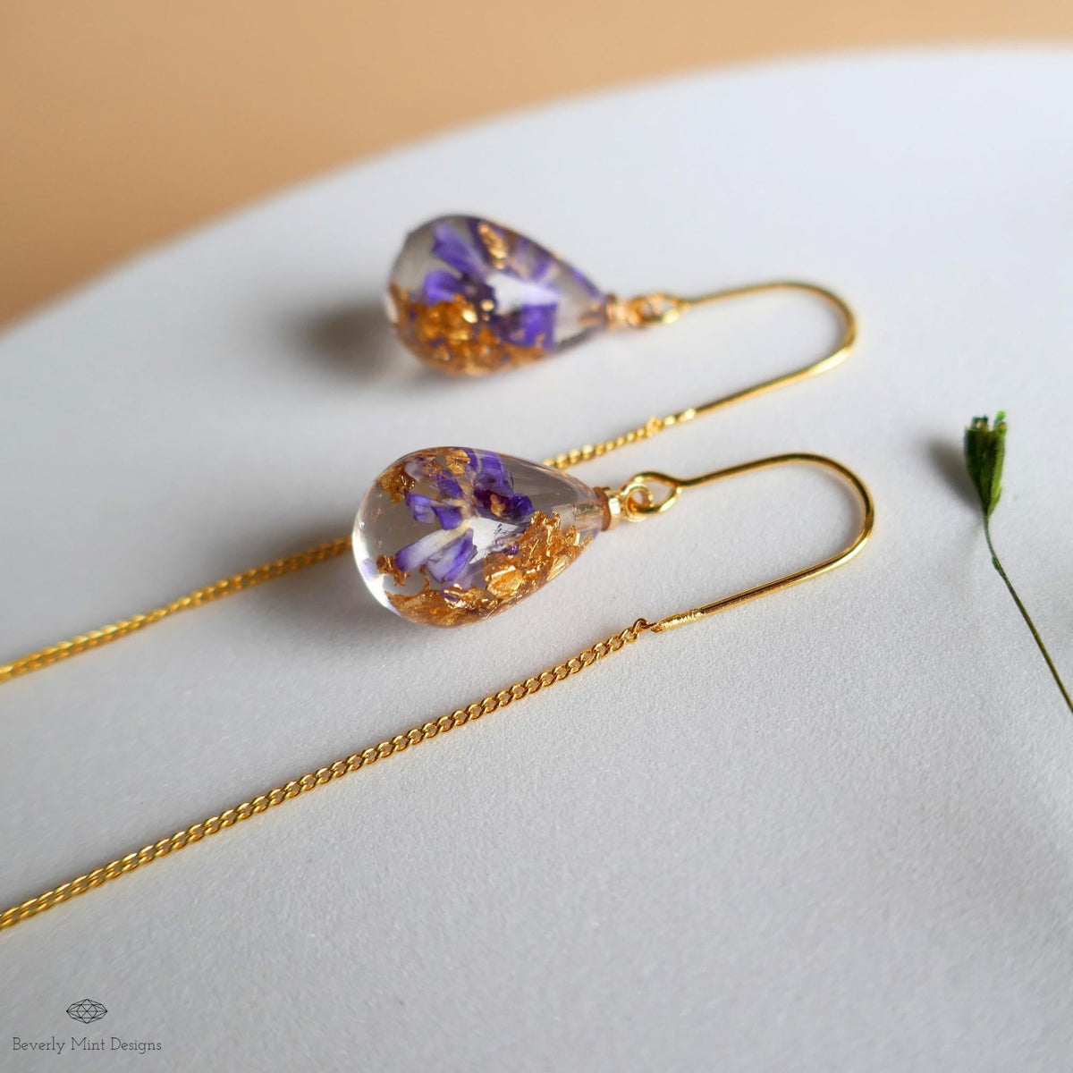 Pressed Flower Threader Earrings, Gold Chain Earrings, Resin Floral Jewelry, Dainty Drop Earrings, Sensitive Ear & Clip-On Options