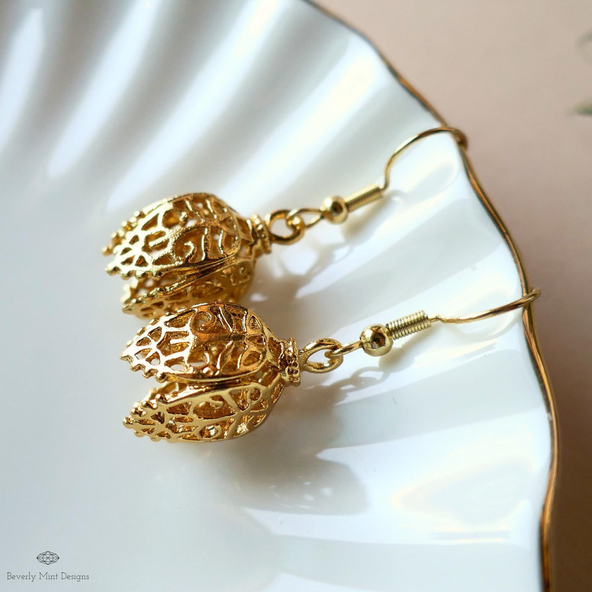 Gold Tulip Earrings, Filigree Dangle Earrings, Boho Drop Earrings, Vintage Style Jewelry, Floral Earrings, Sensitive Ear & Clip-On Options