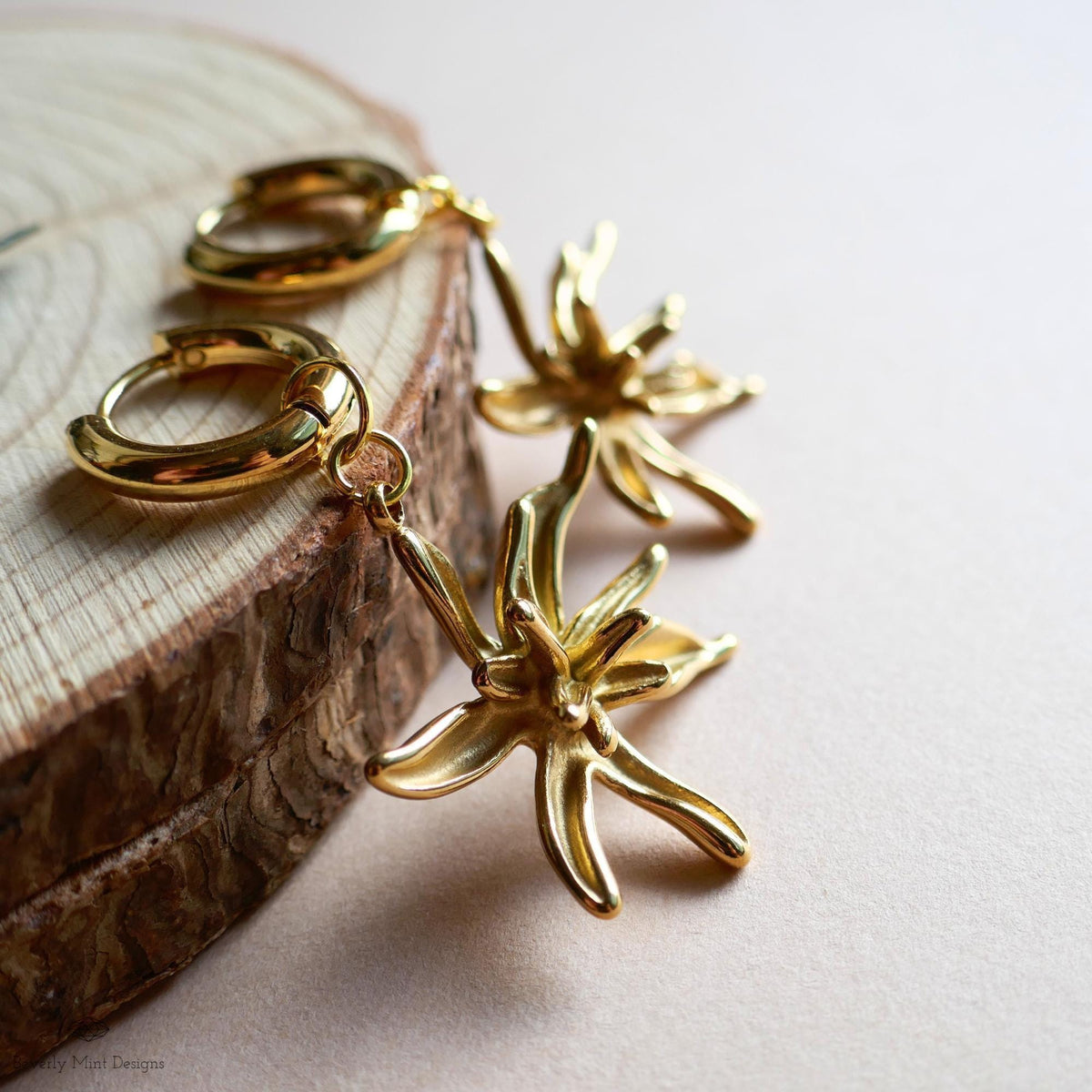 Gold Lily Flower Hoop Earrings , Sculptural Floral Earrings , Nature Inspired Botanical Jewelry, Elegant Dangle Earrings
