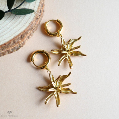 Gold Lily Flower Hoop Earrings , Sculptural Floral Earrings , Nature Inspired Botanical Jewelry, Elegant Dangle Earrings