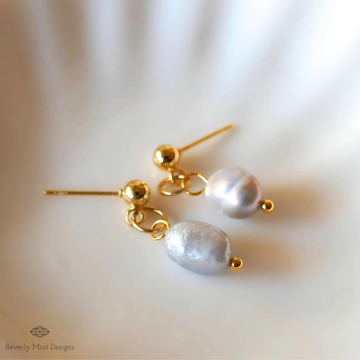 Gold Drop Earrings with Gray Baroque Pearl Beads, Minimalist Grey Pearl Dangle Earrings, Elegant Statement Jewelry, Unique