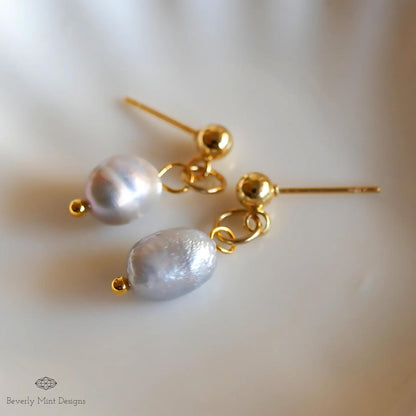 Gold Drop Earrings with Gray Baroque Pearl Beads, Minimalist Grey Pearl Dangle Earrings, Elegant Statement Jewelry, Unique