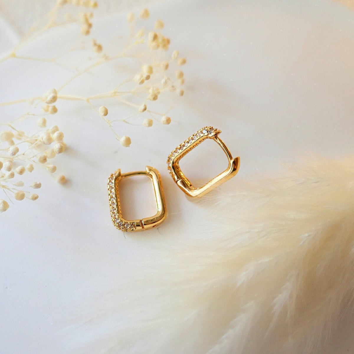 Gold Huggie Earrings, 14K Gold Hoop Earrings, Huggie Rectangle Earrings, Minimalist Earrings, 14K Gold Filled