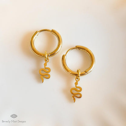 Gold Tiny Snake Hoop Earrings, Minimalist Serpent Jewelry, Dainty Lightweight Hoops for Women, Stylish Animal Dangle Earrings