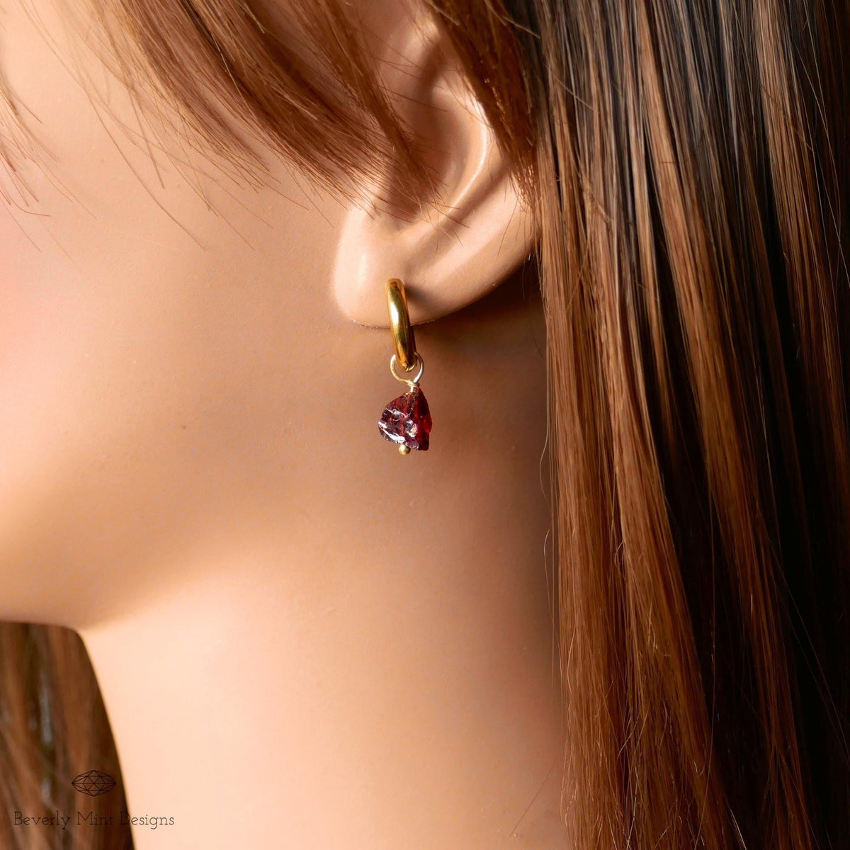 Red Raw Stone Earrings, 18K Gold Huggie Hoop Earrings with January Birthstone, Raw Garnet Stone Earrings , Red Earrings , Chakra Stone Gift