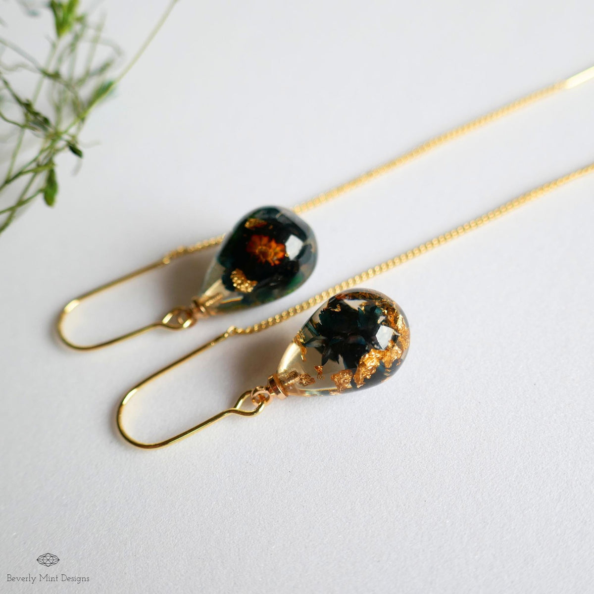 Pressed Flower Threader Earrings, Gold Chain Earrings, Resin Floral Jewelry, Dainty Drop Earrings, Sensitive Ear & Clip-On Options