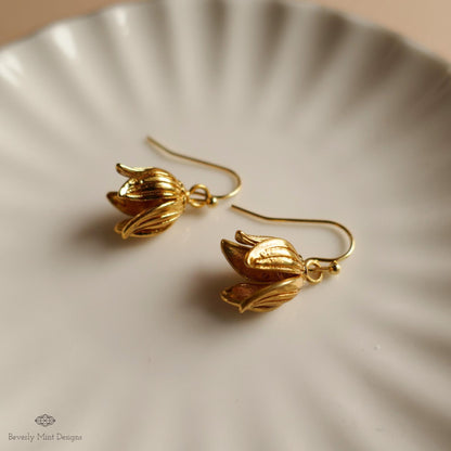 Gold Tulip Earrings Floral Dangle Earrings Botanical Drop Earrings Lightweight Flower Jewelry Elegant