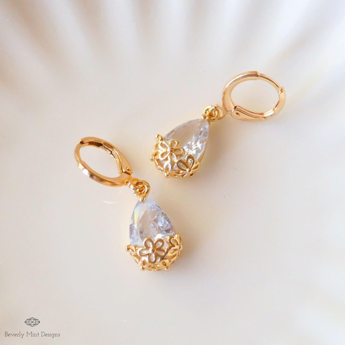 18K Gold Teardrop Dangle Earring , Cubic Zirconia Drop Earrings, Gold Dangle Earrings, Waterdrop Earrings, Sensitive Ear & Clip-On Options