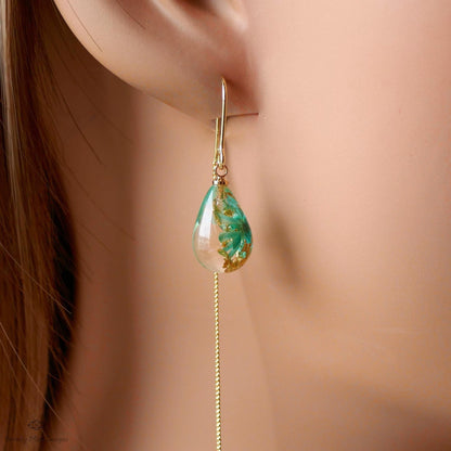 Pressed Flower Threader Earrings, Gold Chain Earrings, Resin Floral Jewelry, Dainty Drop Earrings, Sensitive Ear & Clip-On Options