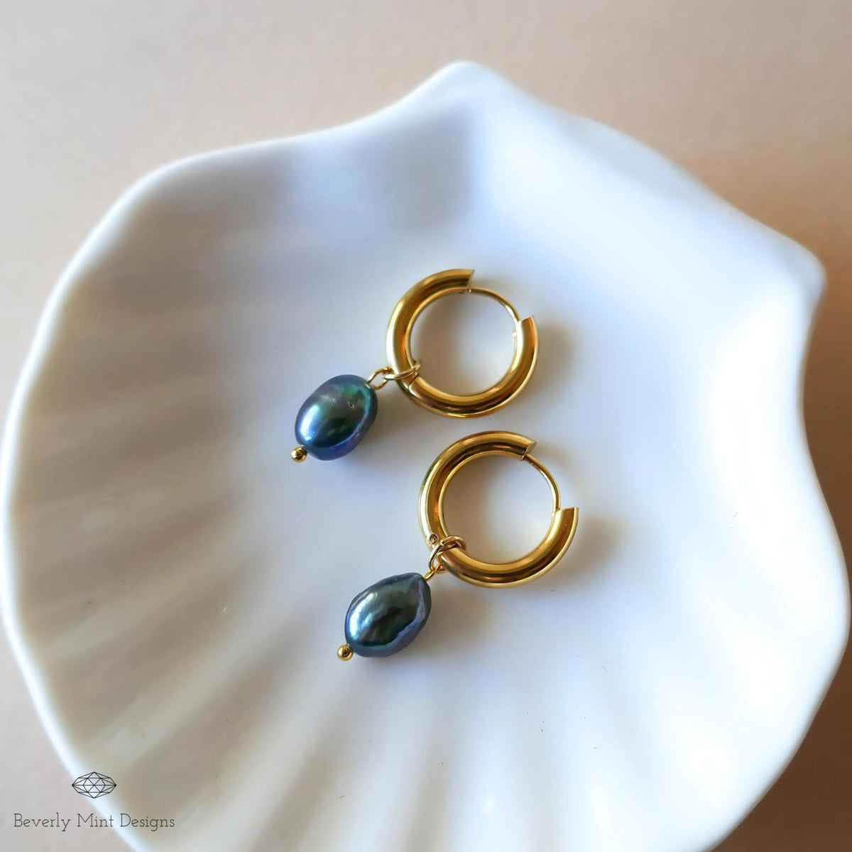 Gold Hoop Earrings with Black Baroque Pearl Beads, Minimalist Pearl Dangle Earrings, Elegant Statement Jewelry, Modern
