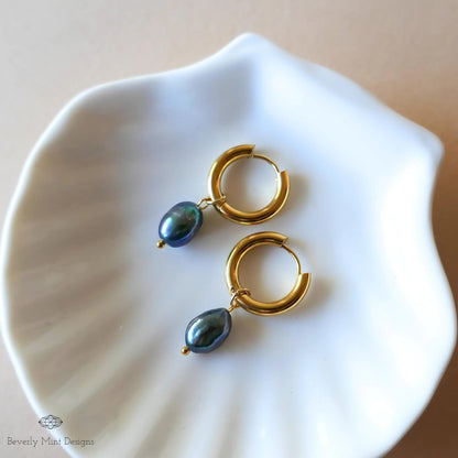 Gold Hoop Earrings with Black Baroque Pearl Beads, Minimalist Pearl Dangle Earrings, Elegant Statement Jewelry, Modern