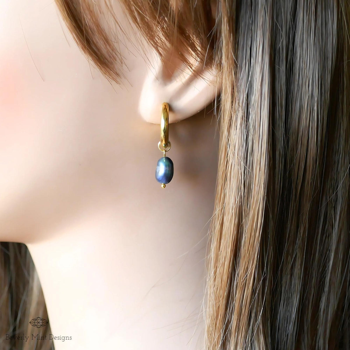 Gold Hoop Earrings with Black Baroque Pearl Beads, Minimalist Pearl Dangle Earrings, Elegant Statement Jewelry, Modern