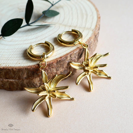 Gold Lily Flower Hoop Earrings , Sculptural Floral Earrings , Nature Inspired Botanical Jewelry, Elegant Dangle Earrings