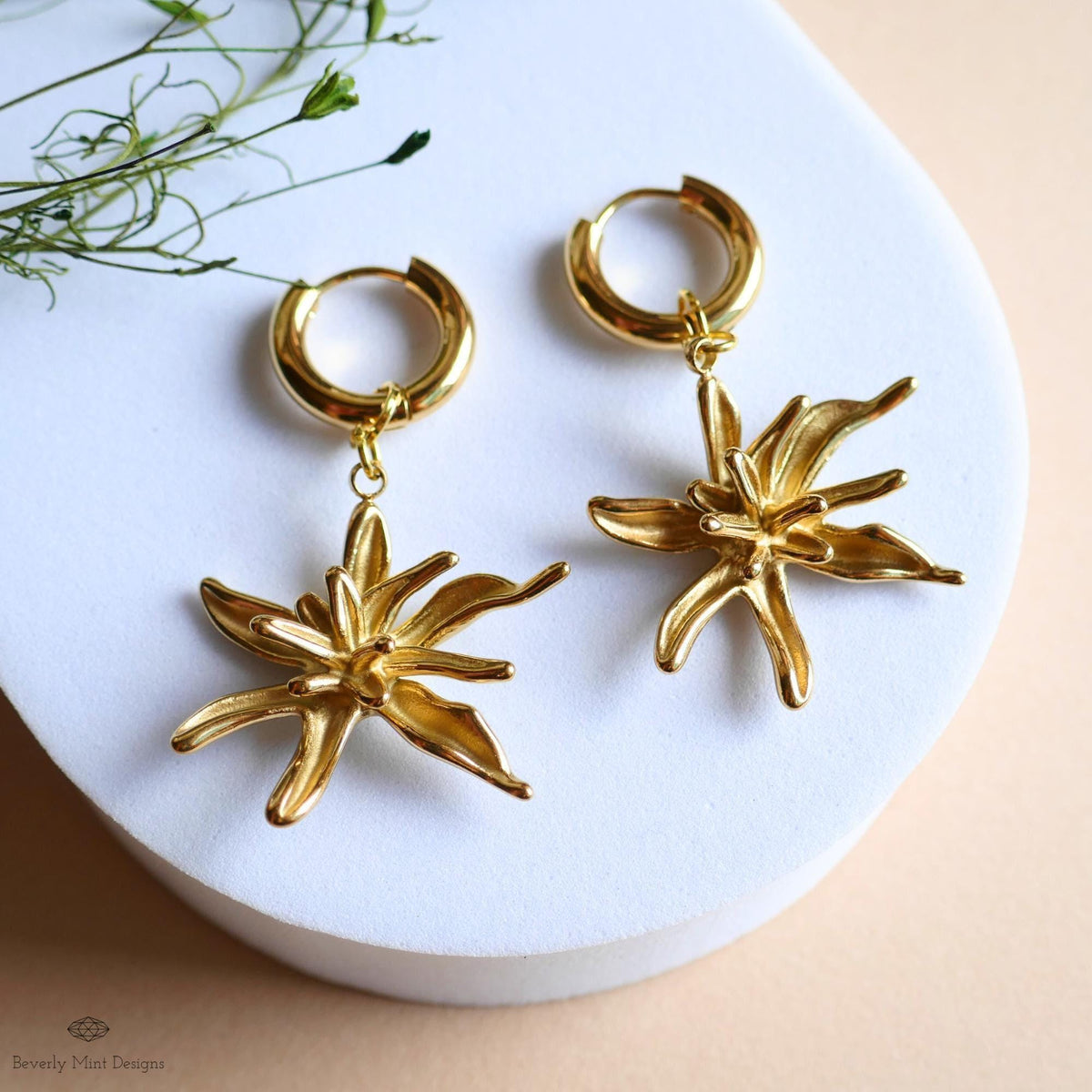 Gold Lily Flower Hoop Earrings , Sculptural Floral Earrings , Nature Inspired Botanical Jewelry, Elegant Dangle Earrings