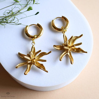 Gold Lily Flower Hoop Earrings , Sculptural Floral Earrings , Nature Inspired Botanical Jewelry, Elegant Dangle Earrings
