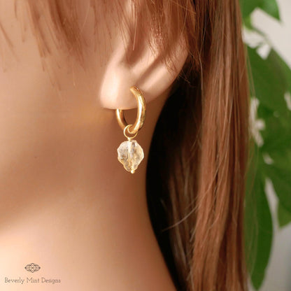Raw Citrine Stone Earrings, 18K Gold Huggie Hoop Earrings with November Birthstone, Yellow Stone Earrings ,Chakra Stone , Gift, Gift For Her