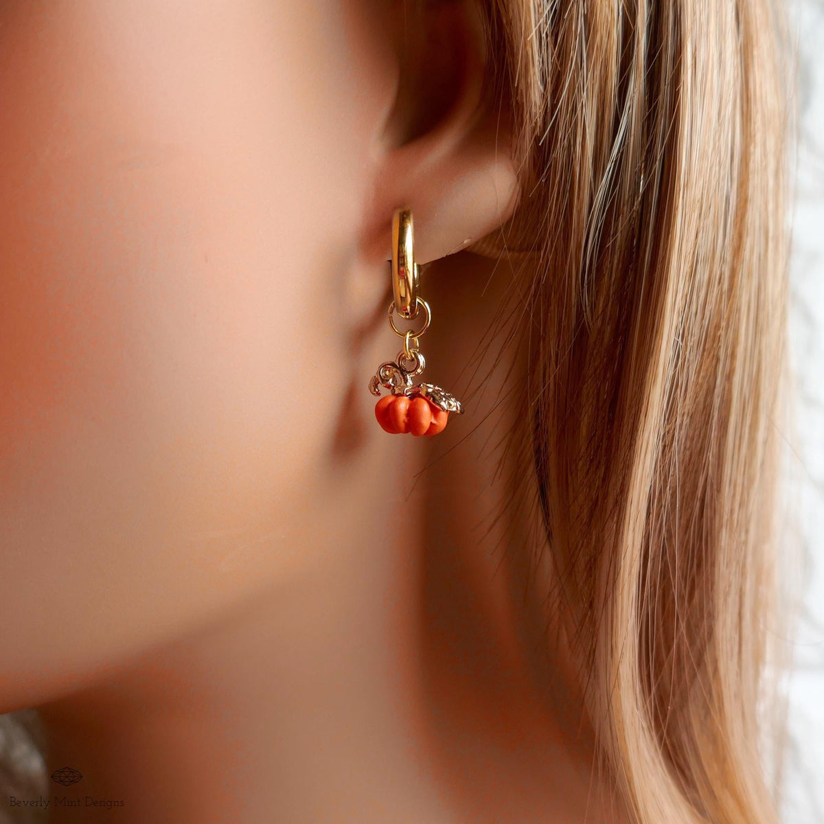 Pumpkin Huggie Hoop Earrings, Chunky Gold Fall Earrings, Halloween Dangle Earrings, Cute Autumn Jewelry, Thanksgiving Accessories