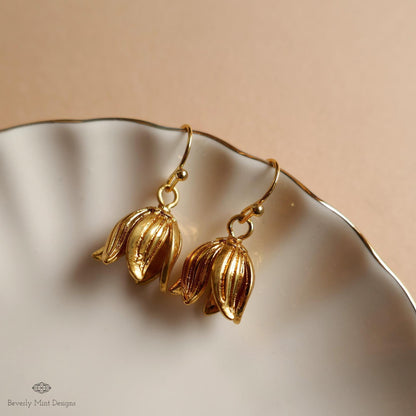 Gold Tulip Earrings Floral Dangle Earrings Botanical Drop Earrings Lightweight Flower Jewelry Elegant