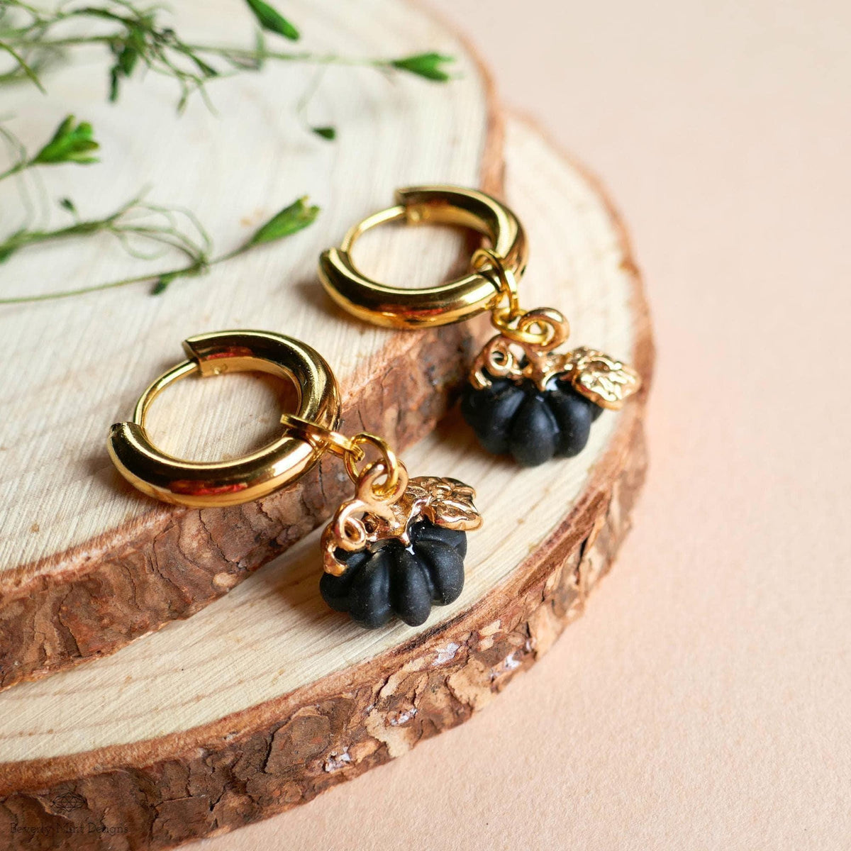 Black Pumpkin Huggie Hoop Earrings, Chunky Gold Fall Earrings, Halloween Dangle Earrings, Cute Autumn Jewelry, Thanksgiving Accessories