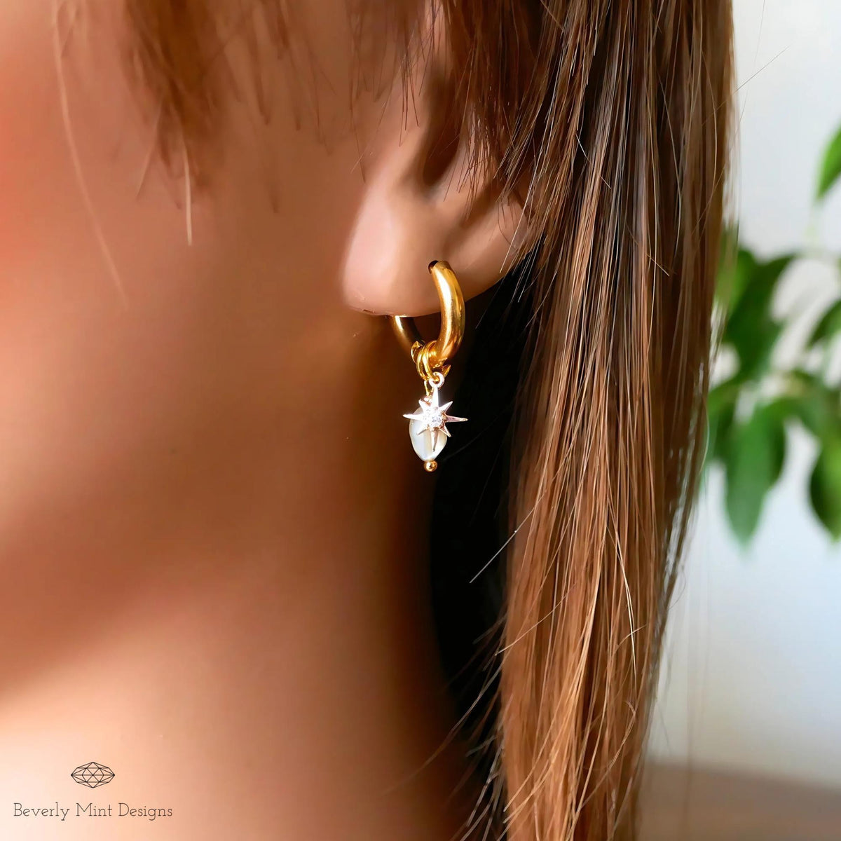 Gold Star Hoop Earrings, Minimalist Dangle Hoops, Celestial Statement Jewelry, 18K Gold Huggie Earrings, Chunky Huggie Hoops