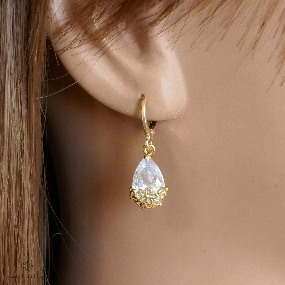 18K Gold Teardrop Dangle Earring , Cubic Zirconia Drop Earrings, Gold Dangle Earrings, Waterdrop Earrings, Sensitive Ear & Clip-On Options