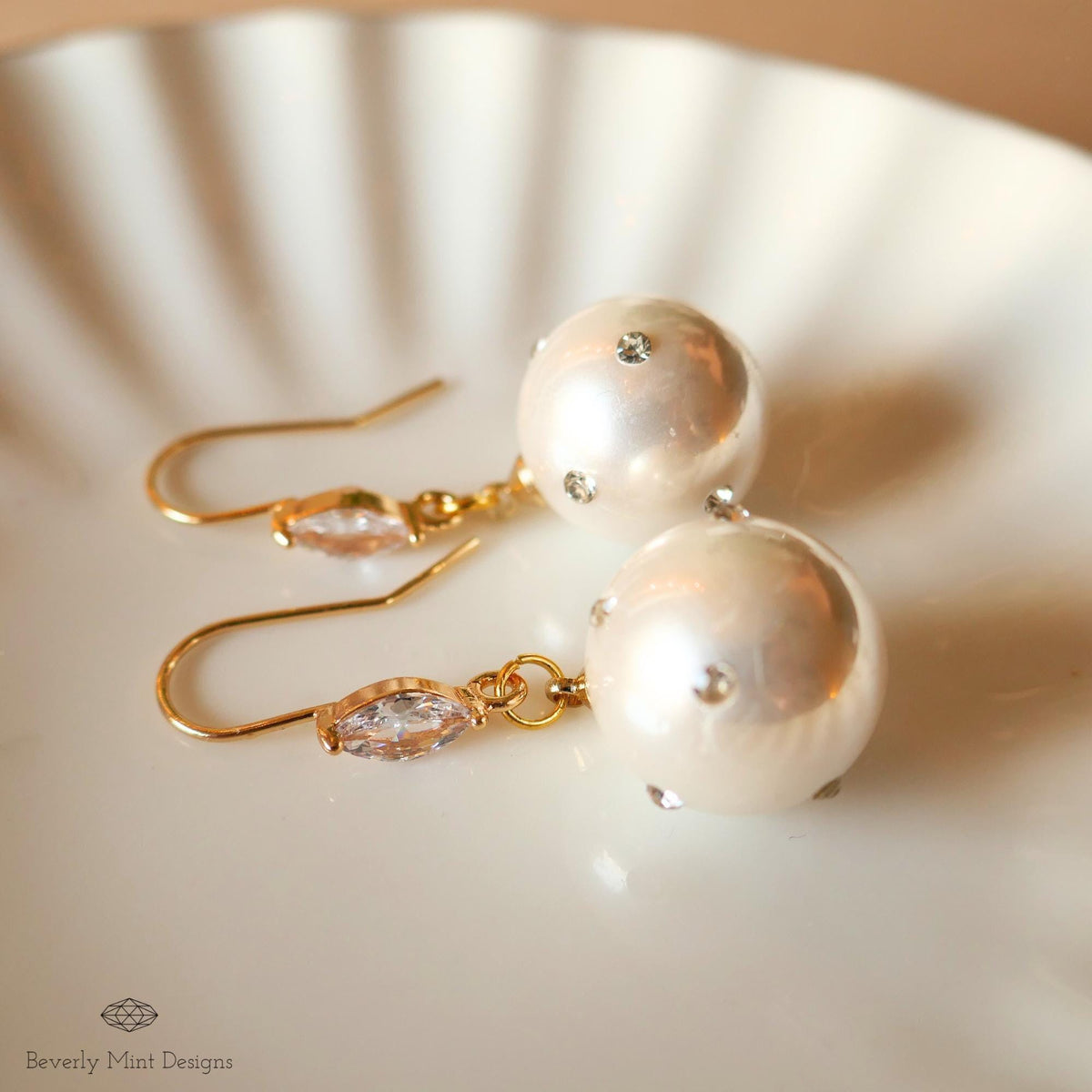 Crystal and Pearl Drop Earrings, Handmade Pearl Earrings, Elegant Gold Dangle Jewelry for Women, Cubic Zirconia Earrings