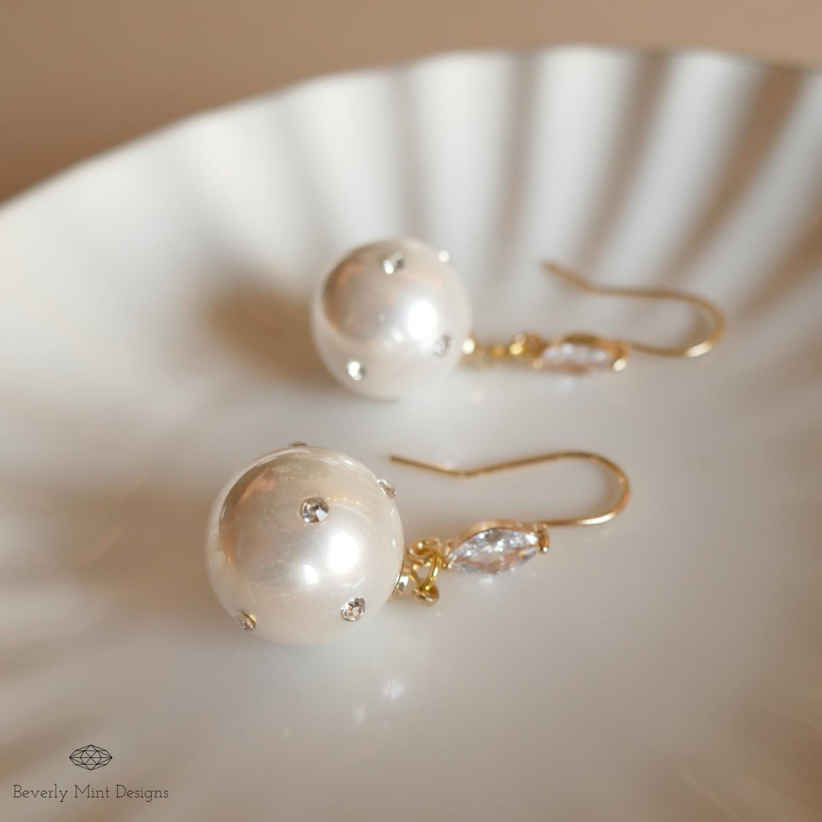 Crystal and Pearl Drop Earrings, Handmade Pearl Earrings, Elegant Gold Dangle Jewelry for Women, Cubic Zirconia Earrings