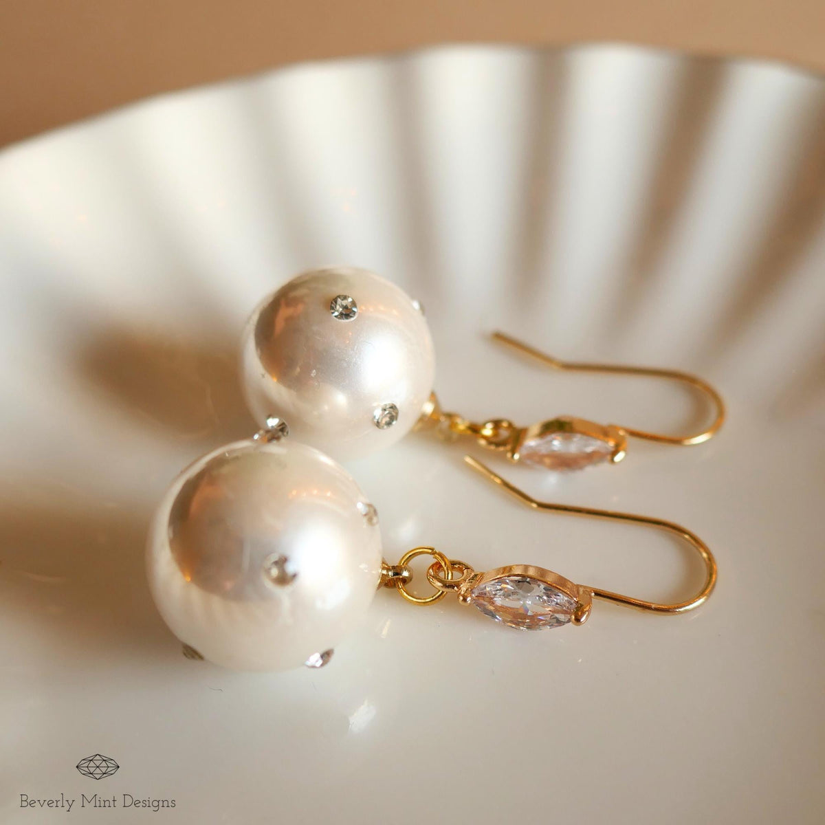 Crystal and Pearl Drop Earrings, Handmade Pearl Earrings, Elegant Gold Dangle Jewelry for Women, Cubic Zirconia Earrings