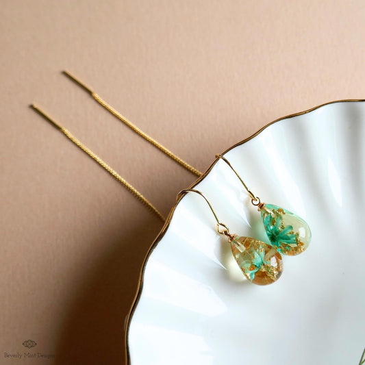 Pressed Flower Threader Earrings, Gold Chain Earrings, Resin Floral Jewelry, Dainty Drop Earrings, Sensitive Ear & Clip-On Options