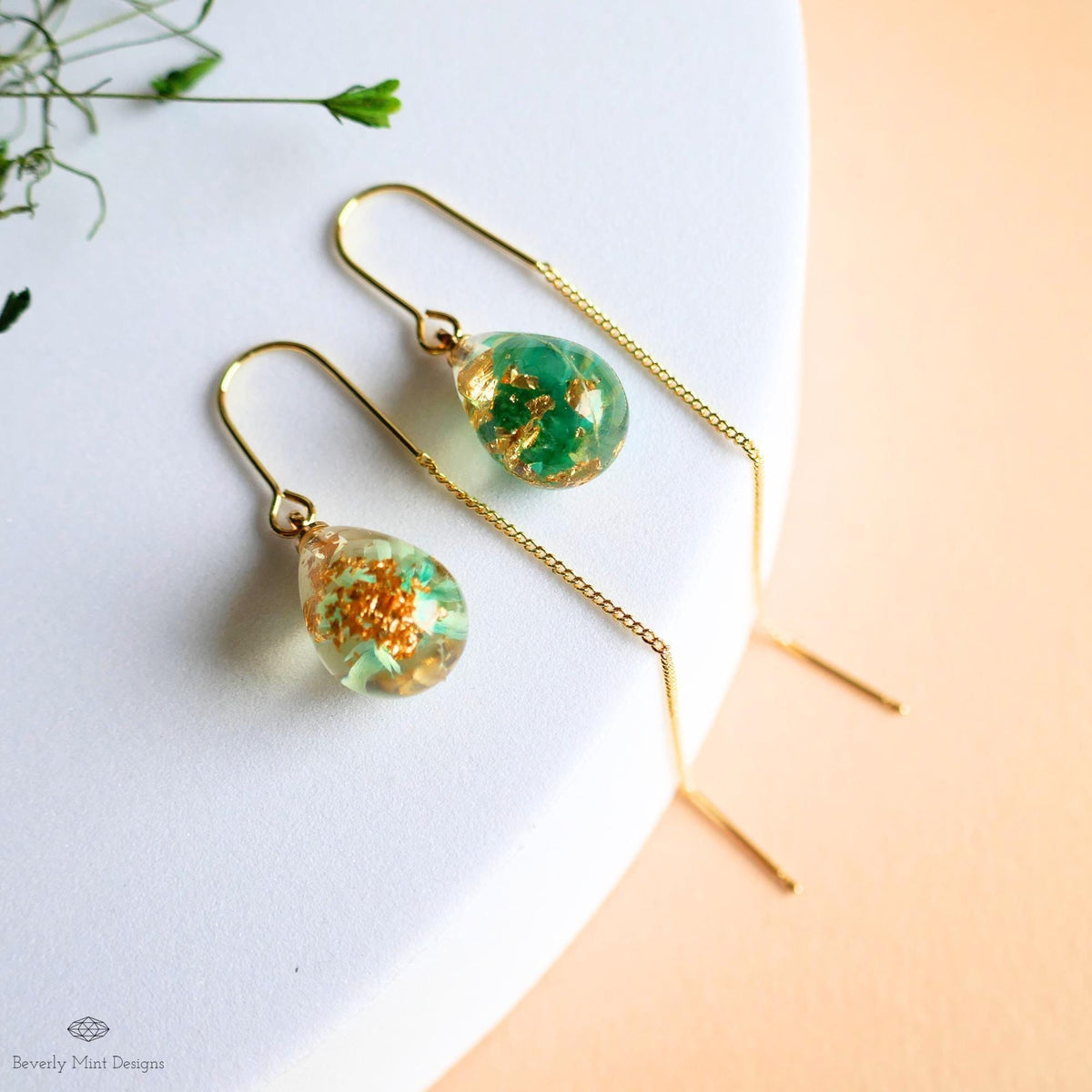 Pressed Flower Threader Earrings, Gold Chain Earrings, Resin Floral Jewelry, Dainty Drop Earrings, Sensitive Ear & Clip-On Options