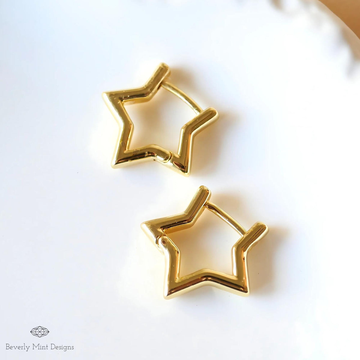 Gold Star Hoop Earrings, Minimalist Star Earrings, Chunky Gold Hoops, Celestial Jewelry, Cute Everyday Earrings, Trendy Gift for Her