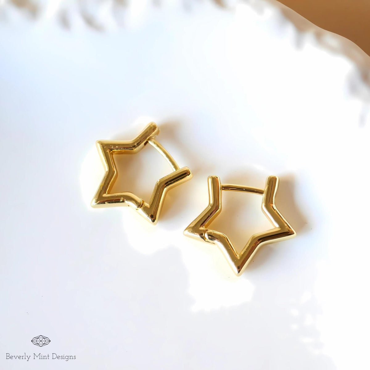 Gold Star Hoop Earrings, Minimalist Star Earrings, Chunky Gold Hoops, Celestial Jewelry, Cute Everyday Earrings, Trendy Gift for Her
