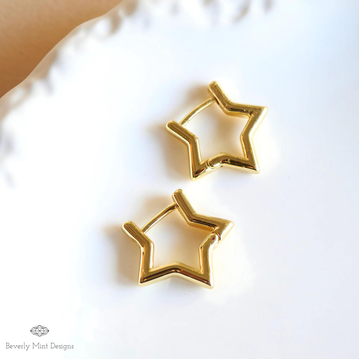 Gold Star Hoop Earrings, Minimalist Star Earrings, Chunky Gold Hoops, Celestial Jewelry, Cute Everyday Earrings, Trendy Gift for Her
