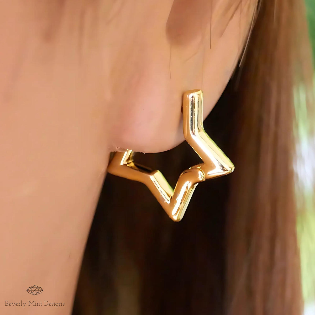 Gold Star Hoop Earrings, Minimalist Star Earrings, Chunky Gold Hoops, Celestial Jewelry, Cute Everyday Earrings, Trendy Gift for Her